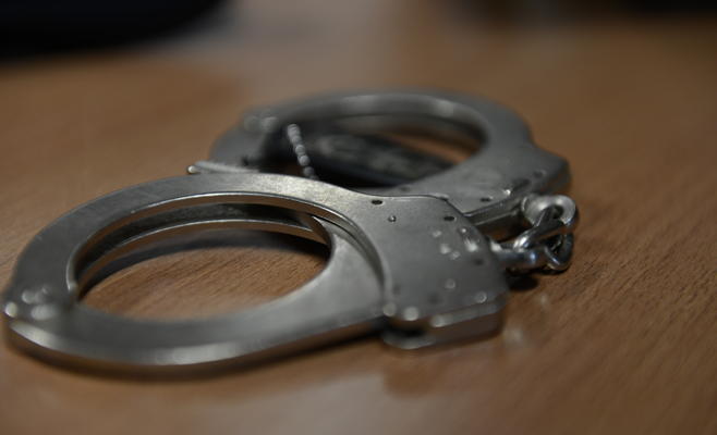 القبض على خمسيني بحقه 5 طلبات قضائية بقيمة 5ر2 مليون دينار.