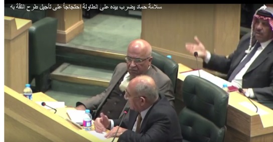 بالفيديو لماذا عصب حماد على تأجيل مناقشة مذكرة طرح الثقة ؟