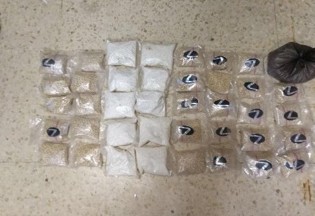احباط تهريب مخدرات من ضمنها 12 الف حبة مخدرة ضمن مشدات بطن