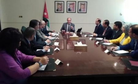 مطالب الصحفيين على طاولة الرئيس