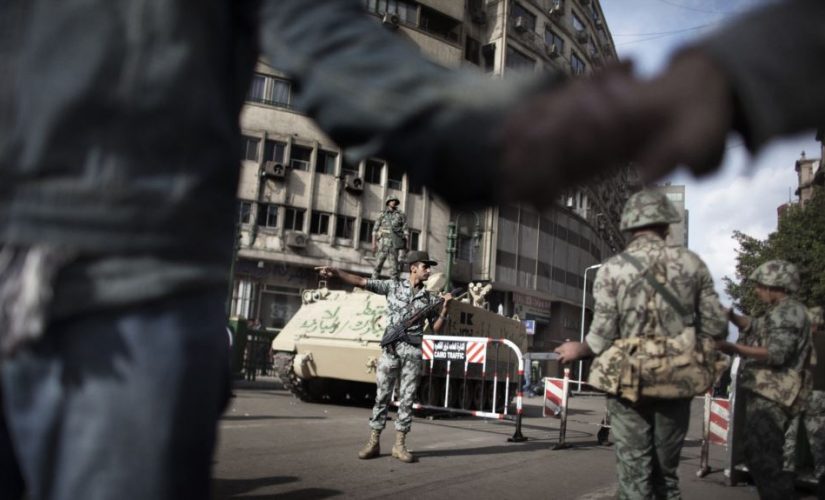 مصر تمدد حالة الطوارئ لثلاثة أشهر أخرى