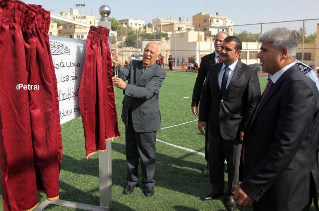 العيسوي يتفقد ويفتتح مشاريع مبادرات ملكية في عمان والزرقاء