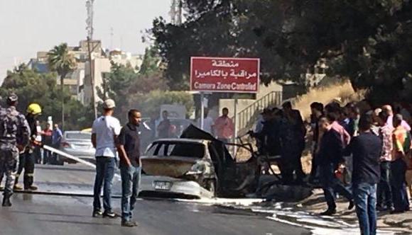 احتراق سيارة يتسبب بأزمة مرورية