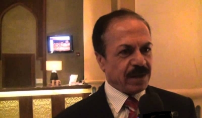 محافظ الطفيلة يتفقد العمل في مصنع البسة بصيرا