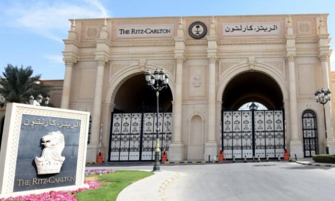 مسؤول سعودي لرويترز ” مليار دولار مقابل الافراج عن الأمير متعب وثلاثة أخرين انهوا اتفاقيات تسوية “