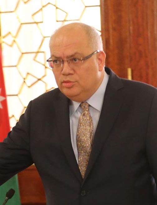 هلسة يتفقد مشروع مساكن الملاحة بدير علا