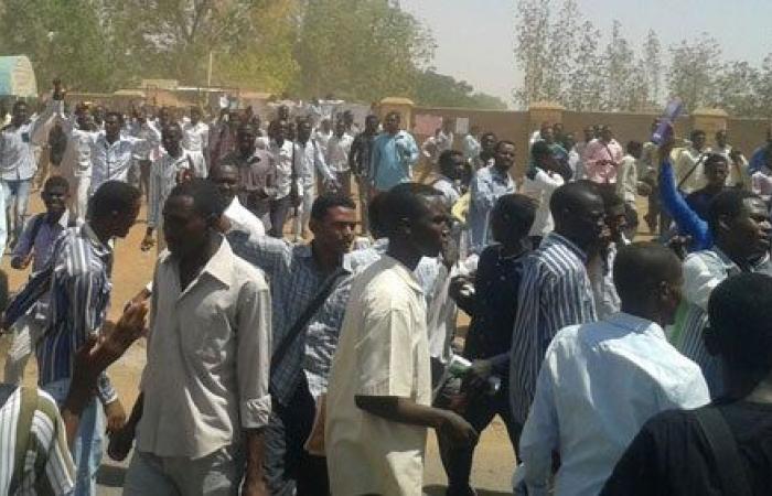 مظاهرات في السودان ضد ارتفاع أسعار الخبز