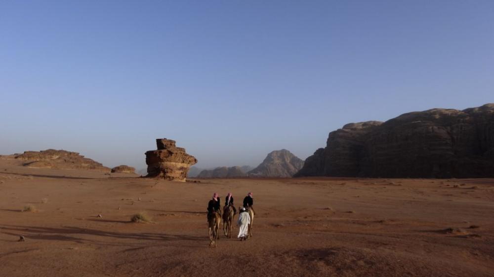 شرطة البادية الشمالية تُنقذ سائحين بريطانيين تاها في الصحراء