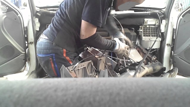 فكفك سيارته وادعى سرقتها ليحصل على تعويض التأمين