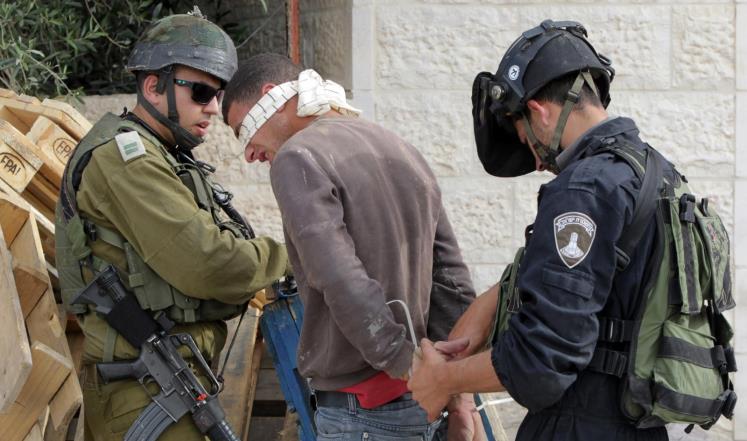 الاحتلال يعتقل 14 فلسطينيا بالضفة الغربية