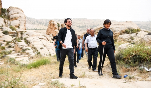 ولي العهد يزور قرية وقلعة السلع