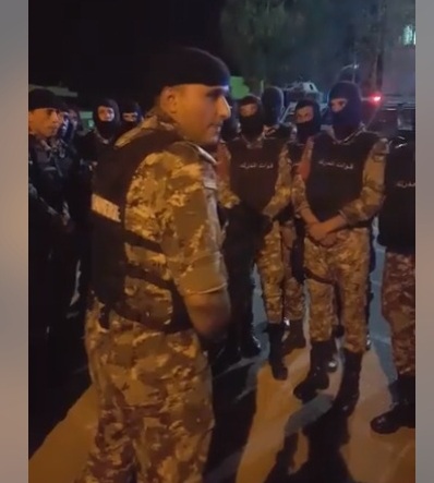 بالفيديو … ضابط دركي لجنوده ” هذول قرايبنا وولاد عمنا “