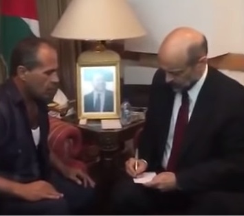 الرزاز “موقف يُسجل ” بالفيديو