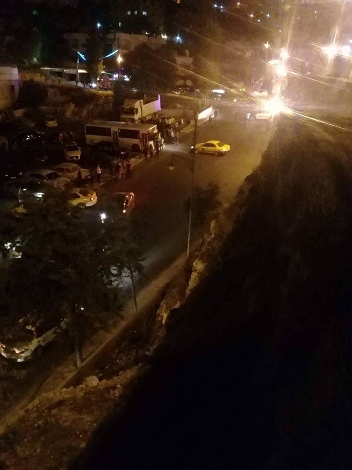 فيديو .. الأمن يُلقي القبض على 3 اشخاص في عملية دهم بمنطقة الجدعة – السلط