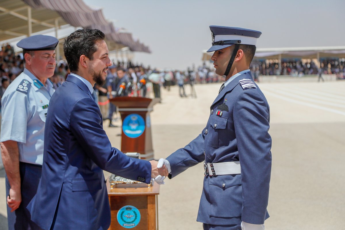 ولي العهد يرعى تخريج فوج جديد من مرشحي الطيران
