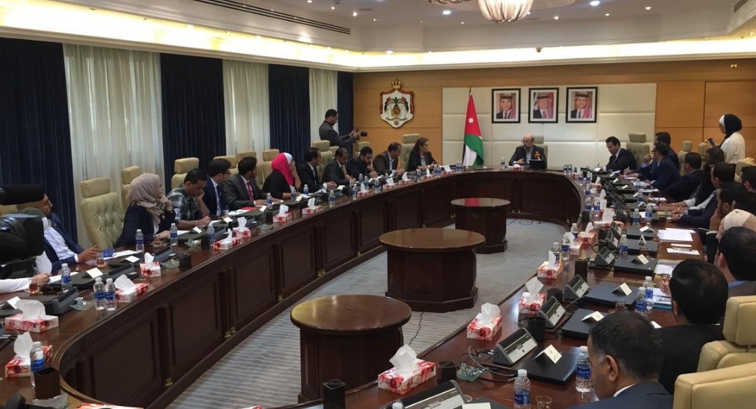الرزاز: الحكومة تدرك أن الثقة مفقودة