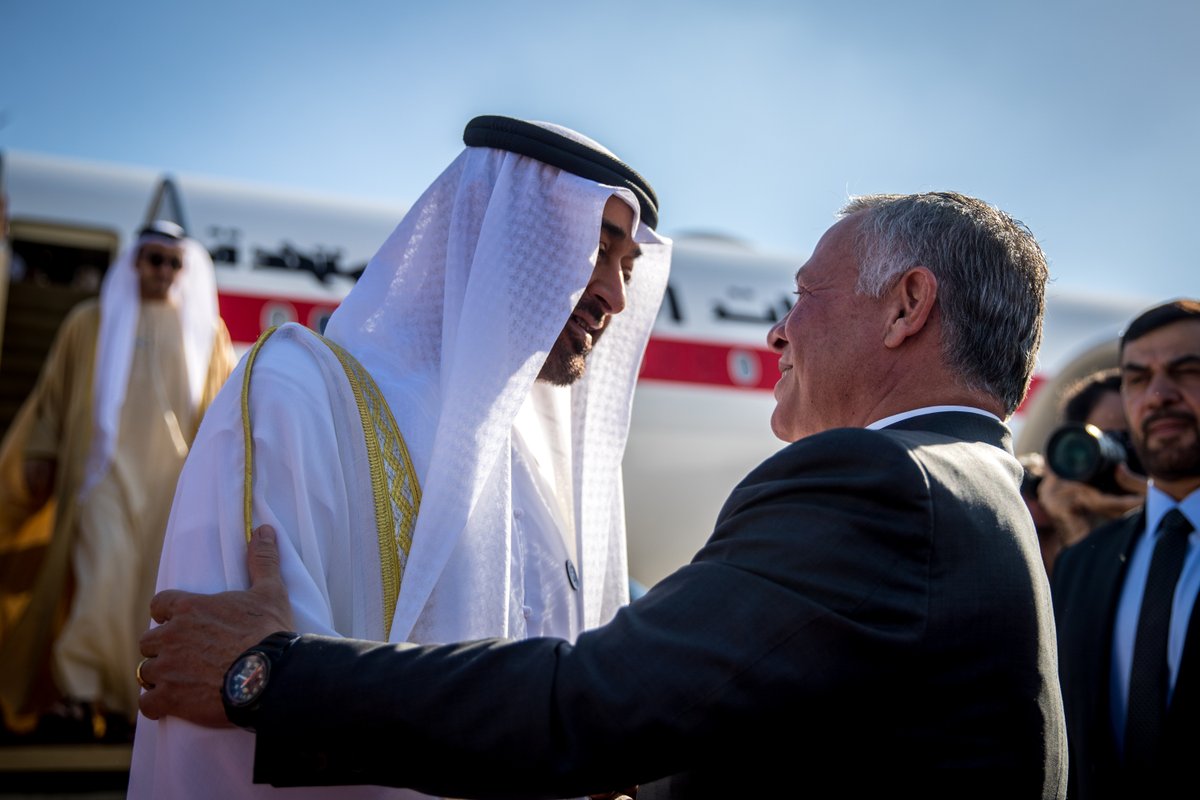 الملك في مقدمة مستقبلي سمو الشيخ محمد بن زايد