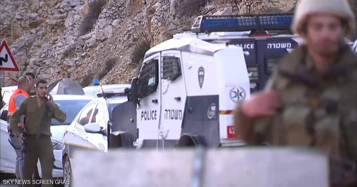 عاجل… مسلحون يطلقون النار على محطة حافلات قرب مستوطنة “عوفرا”