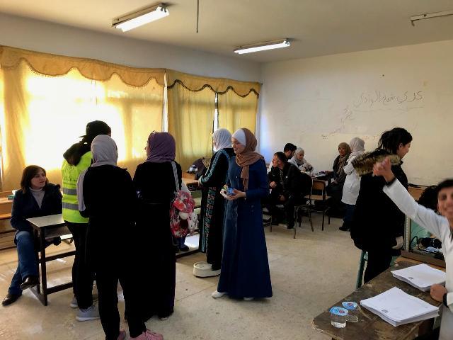 جامعة عمان الاهلية تقيم يوما طبيا مجانيا بمنطقة “ام جوزة ” في مدينة السلط