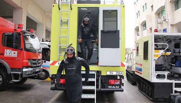 الدفاع المدني يُنقذ خمسينية سقطت في بئر ماء
