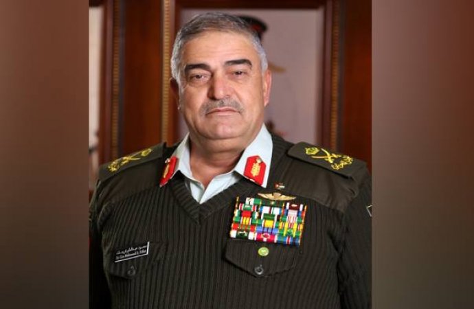 الفريق فريحات : الجيش مع القائد على طريق البناء والانجاز