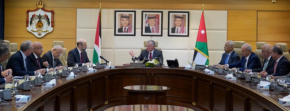 الرزاز بخصوص المعينين مؤخرا ” بناء على توجيهات الملك سنراقب ونقيم وسيتم اعادة النظر بتعينهم في حال ثبوت عدم كفاءة أي منهم “
