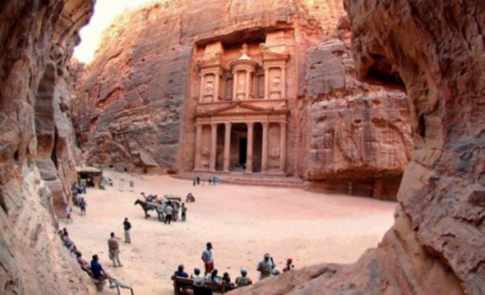 الفرجات :حركة سياحية اعتيادية في البترا