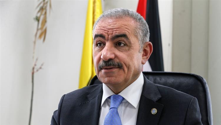 عباس يكلف محمد أشتية بتشكيل حكومة جديدة