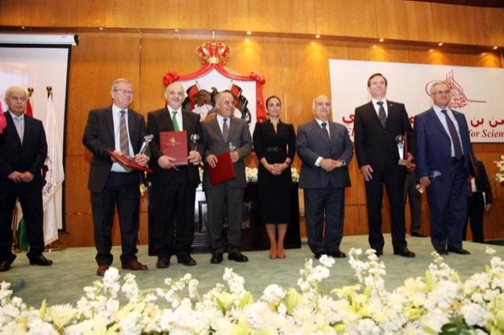 الحسن يكرم المشاريع الفائزة بجائزة الحسن للتميز العلمي للعام الحالي