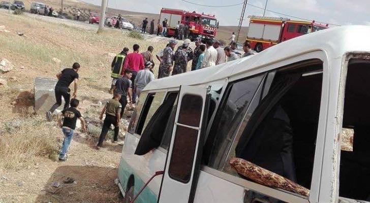 عاجل .. 16 اصابة بحادث تدهور حافلة صغيرة بعراق الامير