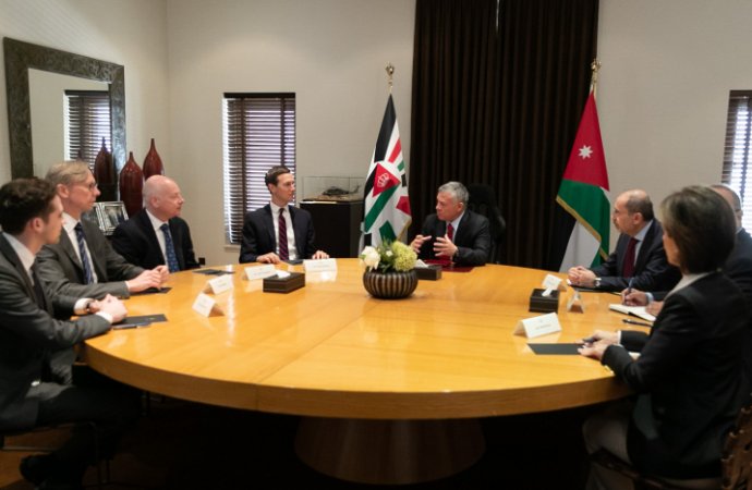 الملك يلتقي كوشنر في الحسينية