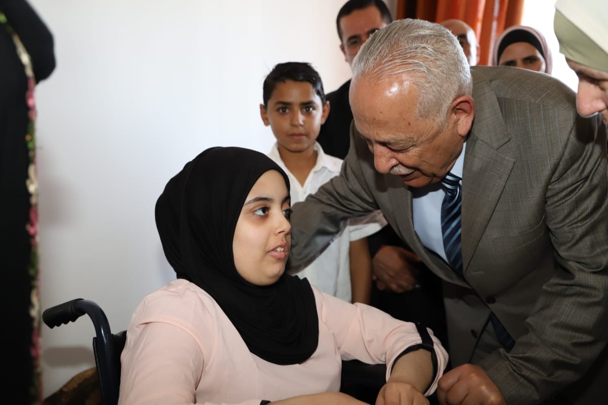 بالصور.. العيسوي يرعى حفل توزيع مساكن على الأسر العفيفة في جدعا الكرك