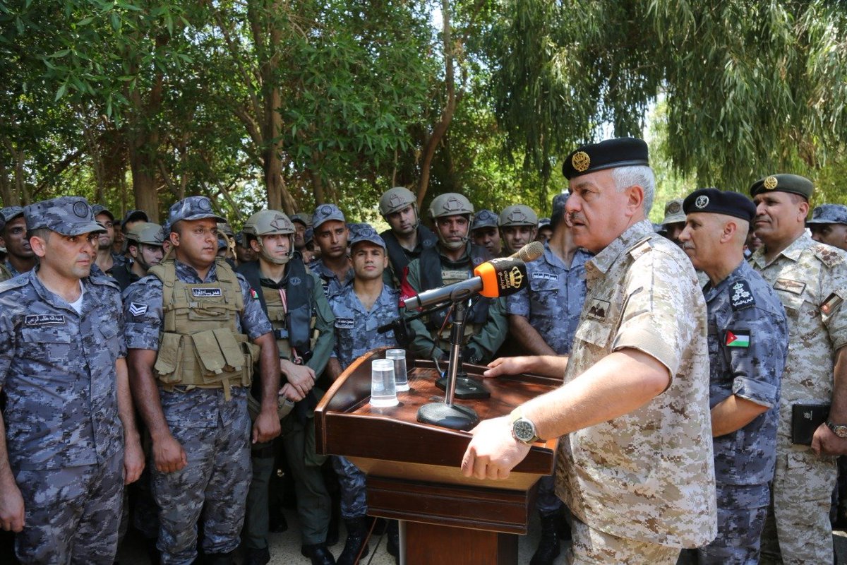 اللواء الحنيطي يزور قيادة القوة البحرية والزوارق الملكية