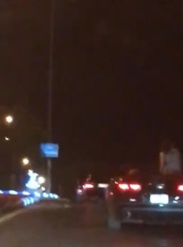 فتيات ليل يُحطمن مركبات مواطنين في الرابية