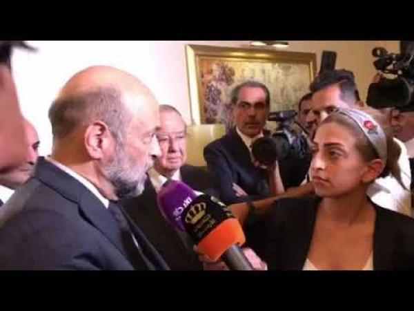 مذيعة قناة الاردن اليوم :الرزاز كان على علم بالسؤال …