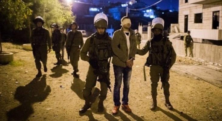 الاحتلال يعتقل شاباً وفتى من الضفة