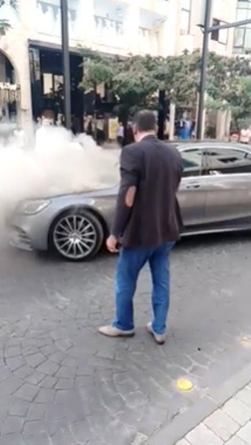 بالفيديو .. احتراق سيارة في شارع الوكالات