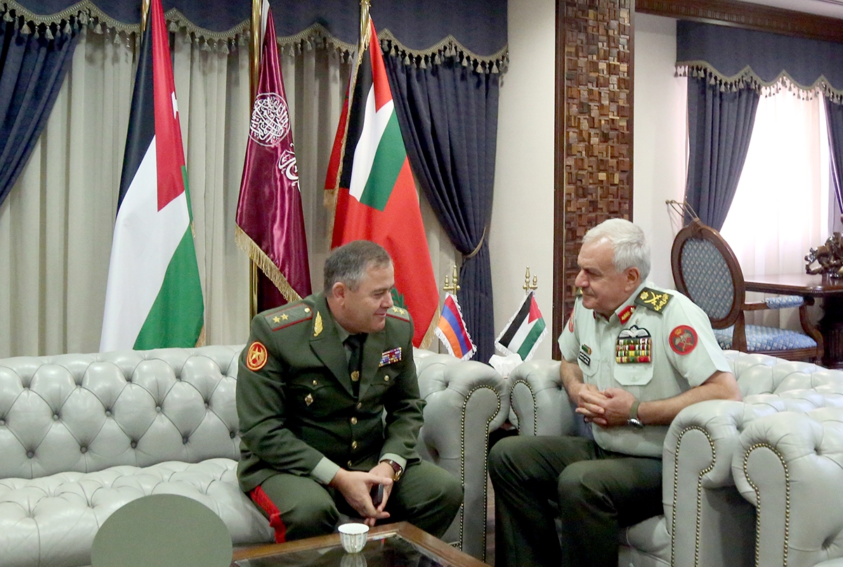 الحنيطي يستقبل رئيس أركان القوات المسلحة في جمهورية أرمينيا