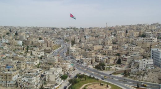 طقس غائم وزخات من المطر اليوم