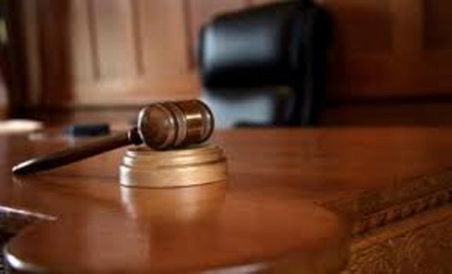 المحكمة الادارية العليا تلزم المعلمين وقف الإضراب