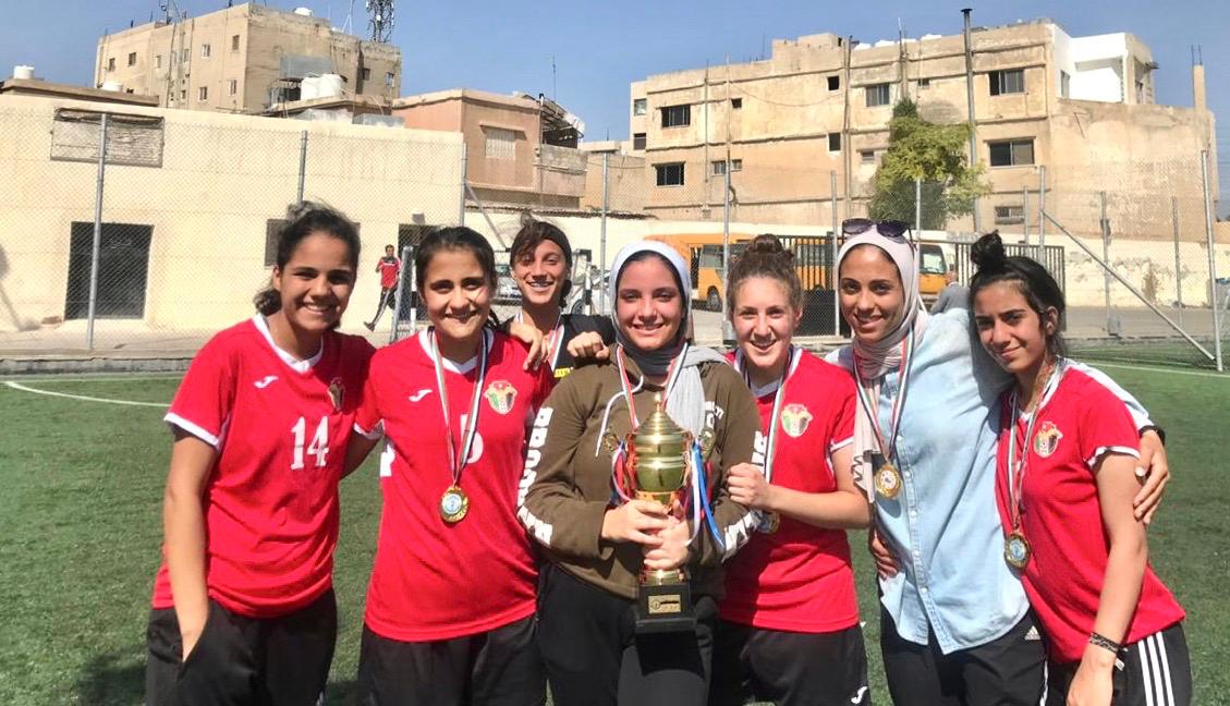 مدارس النظم الحديثة/ بنات تظفر بالمركز الأول في بطولة خماسي كرة القدم