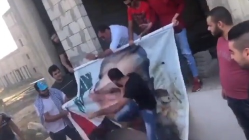 بالفيديو ..لبنانيون لـ عون ” يلا ارحل يلا فل “