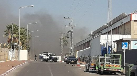 بالفيديو .. صاروخ فلسطيني يصيب مصنعا في إسرائيل