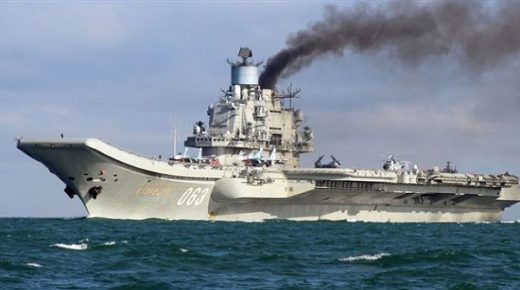 مقتل عسكري روسي وإصابة 12 أثر حريق على متن حاملة طائرات