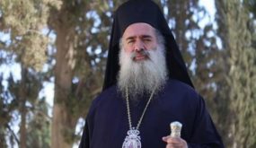 عاجل .. المطران عطا الله حنا يتعرض لوعكة صحية إثر استنشاقه مواداً كيماوية