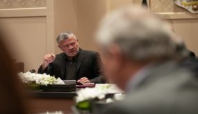 الملك يؤكد لشخصيات سياسية واقتصادية وأكاديمية وإعلامية” أهمية سيادة القانون وضرورة تطوير آليات مكافحة الفساد “