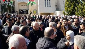 لليوم الخامس ” المهندسون ” يواصلون الاعتصام