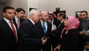 العيسوي يمضى سحابة يوم عيد ميلاد الملك في متابعة معاملات المراجعين لدائرة خدمة الجمهور بالديوان