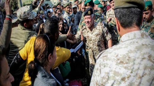 الملك يشارك رفقاء السلاح من المتقاعدين العسكريين والمحاربين القدامى الاحتفال بيوم الوفاء