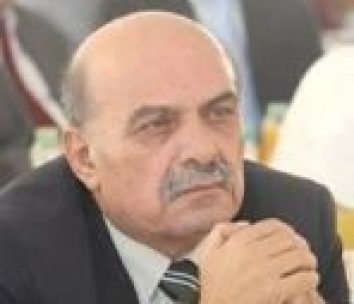 مستشار شركة توزيع الكهرباء الإعلامي “ليس من حقك ان تغمز لتغير إتجاه البوصلة”